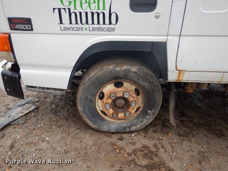 image for item GB9870 2002 GMC W4500 truck cab and chassis