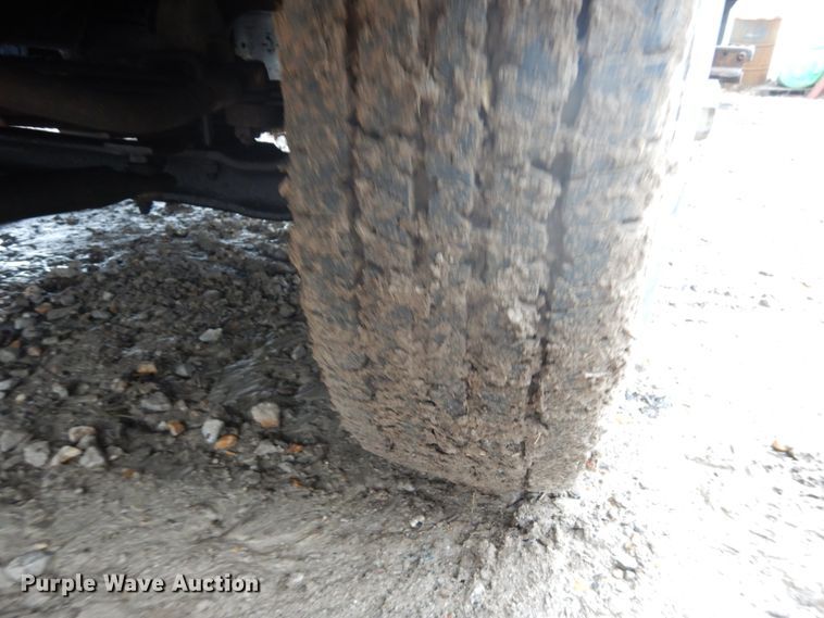 image for item GB9870 2002 GMC W4500 truck cab and chassis