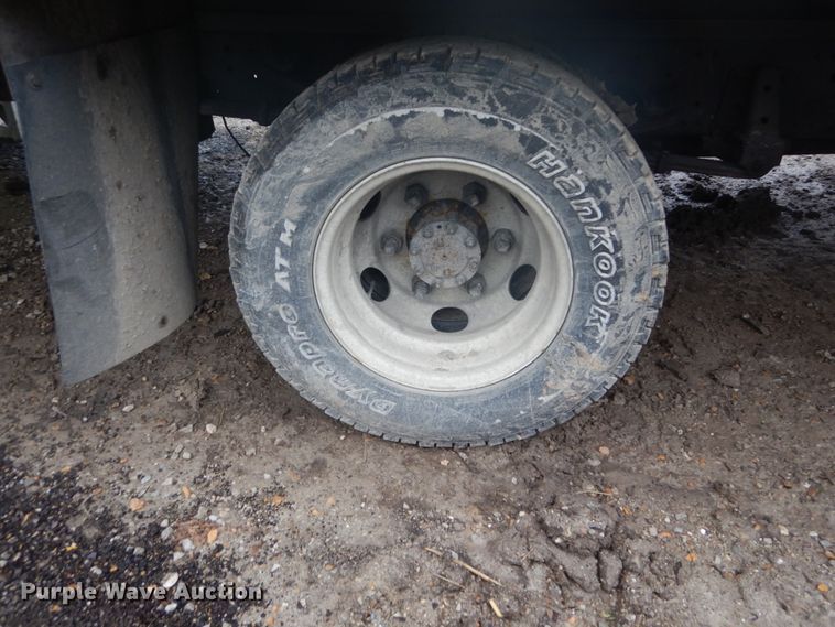 image for item GB9870 2002 GMC W4500 truck cab and chassis