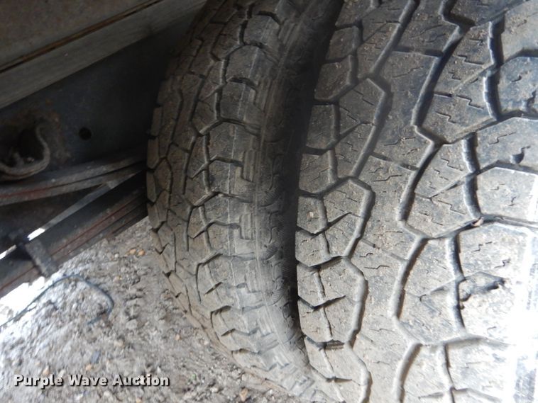 image for item GB9870 2002 GMC W4500 truck cab and chassis