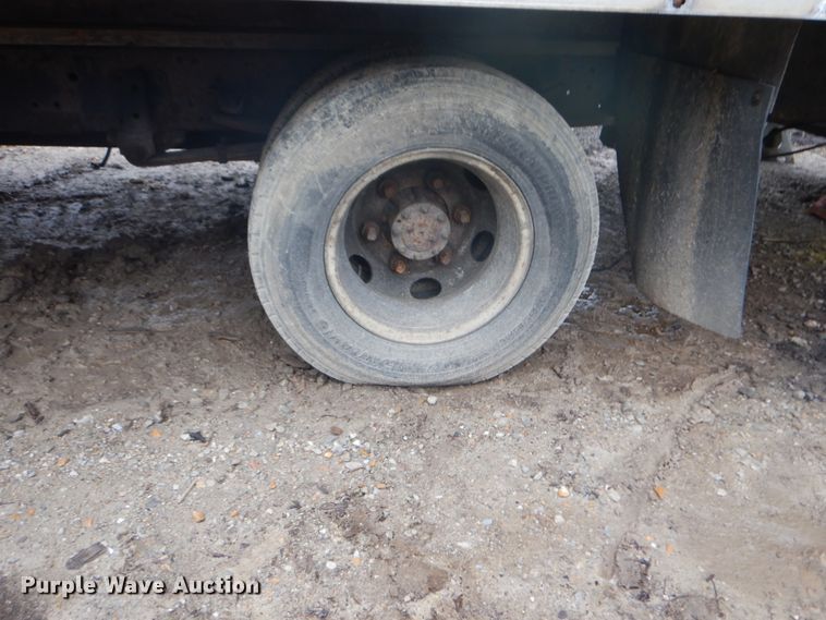 image for item GB9870 2002 GMC W4500 truck cab and chassis