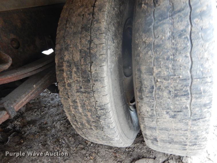 image for item GB9870 2002 GMC W4500 truck cab and chassis