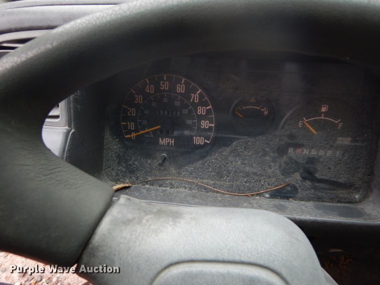 image for item GB9871 1995 Chevrolet Tiltmaster W4 box truck