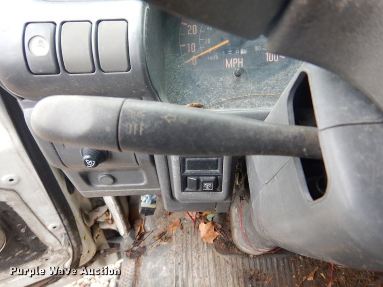 image for item GB9871 1995 Chevrolet Tiltmaster W4 box truck