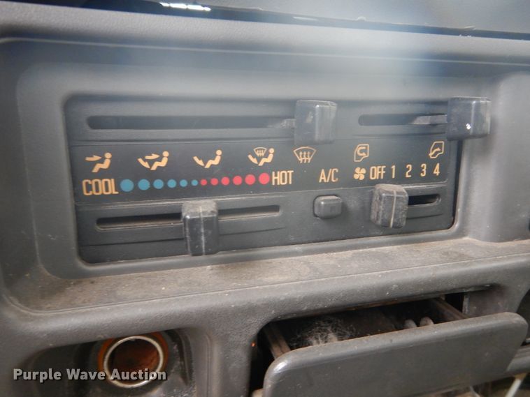 image for item GB9871 1995 Chevrolet Tiltmaster W4 box truck