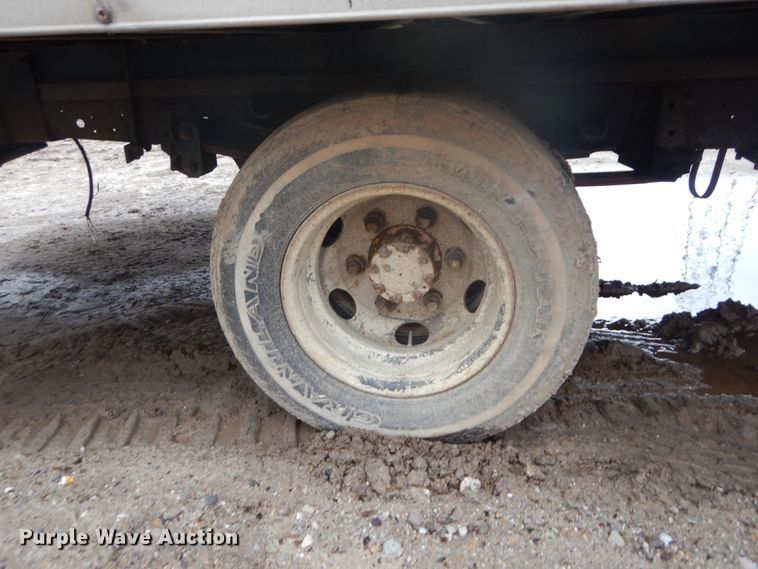 image for item GB9871 1995 Chevrolet Tiltmaster W4 box truck