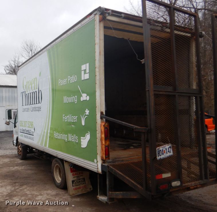 image for item GB9872 2001 Isuzu NPR box truck