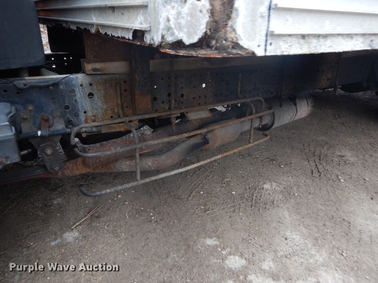 image for item GB9872 2001 Isuzu NPR box truck