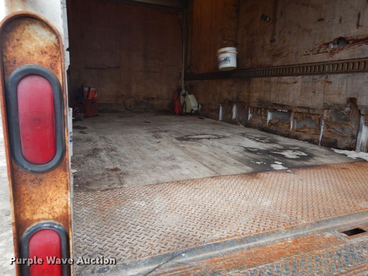 image for item GB9872 2001 Isuzu NPR box truck