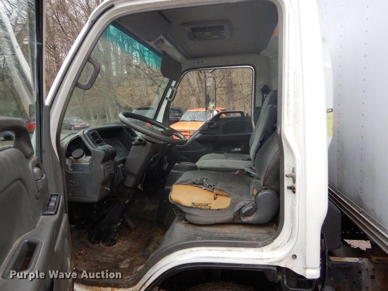 image for item GB9872 2001 Isuzu NPR box truck