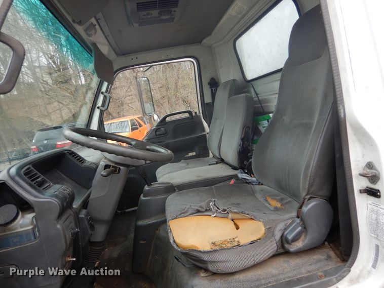 image for item GB9872 2001 Isuzu NPR box truck