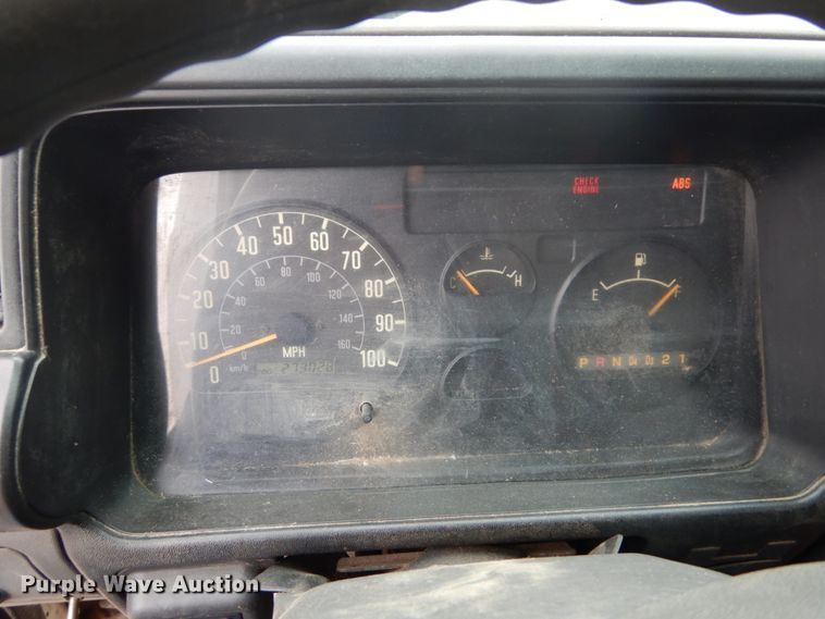 image for item GB9872 2001 Isuzu NPR box truck