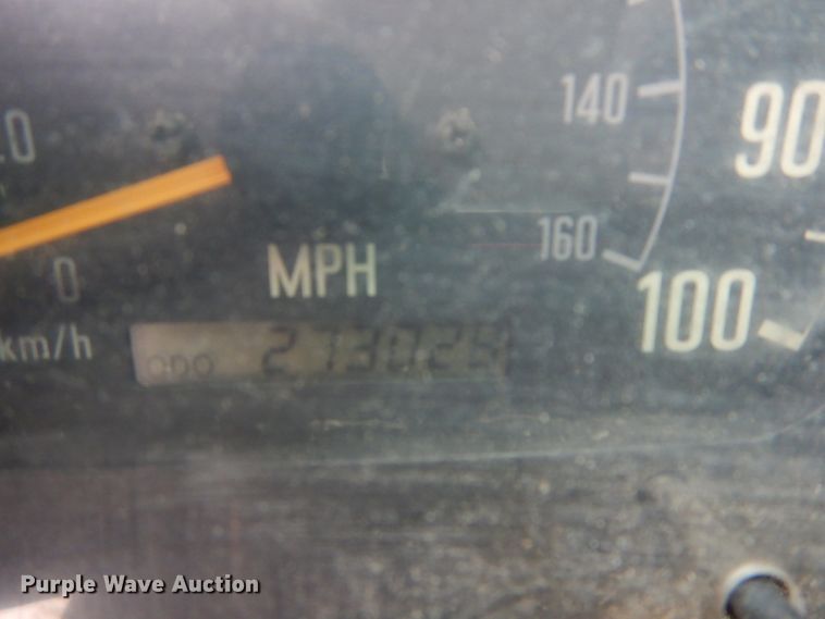 image for item GB9872 2001 Isuzu NPR box truck