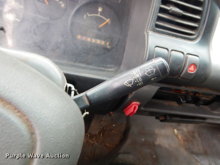 image for item GB9872 2001 Isuzu NPR box truck