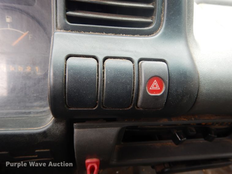 image for item GB9872 2001 Isuzu NPR box truck