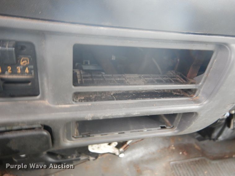 image for item GB9872 2001 Isuzu NPR box truck