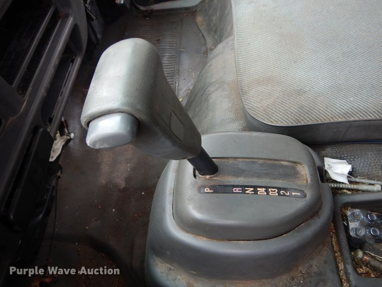 image for item GB9872 2001 Isuzu NPR box truck