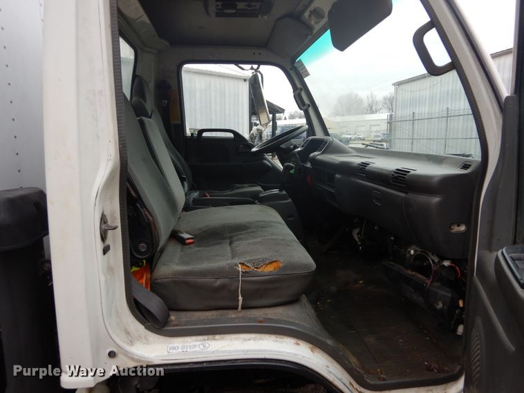 image for item GB9872 2001 Isuzu NPR box truck