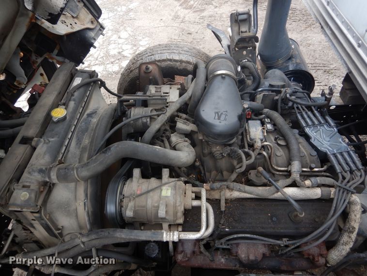 image for item GB9872 2001 Isuzu NPR box truck