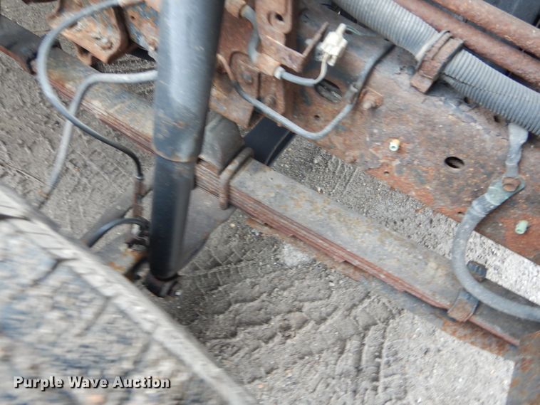 image for item GB9872 2001 Isuzu NPR box truck