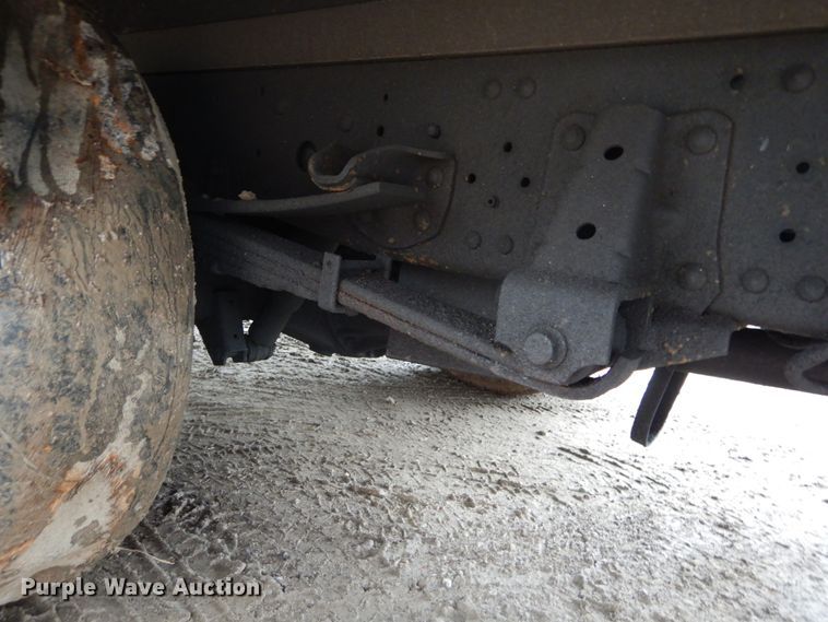 image for item GB9872 2001 Isuzu NPR box truck