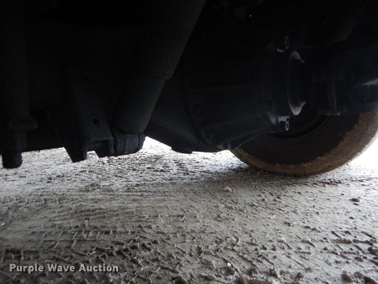 image for item GB9872 2001 Isuzu NPR box truck