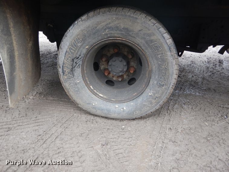 image for item GB9872 2001 Isuzu NPR box truck