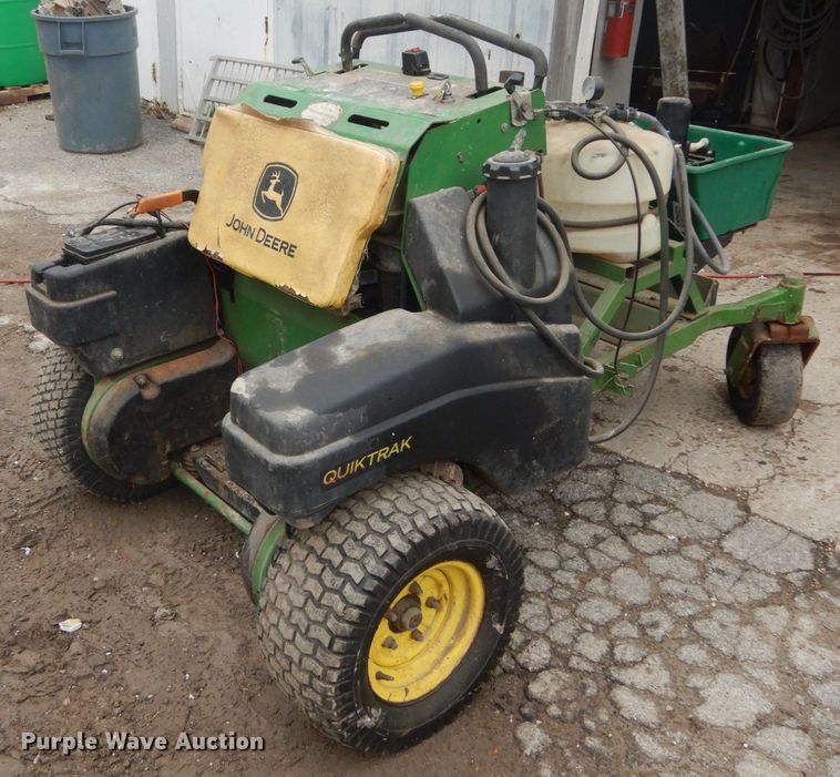 image for item GB9874 John Deere fertilizer sprayer