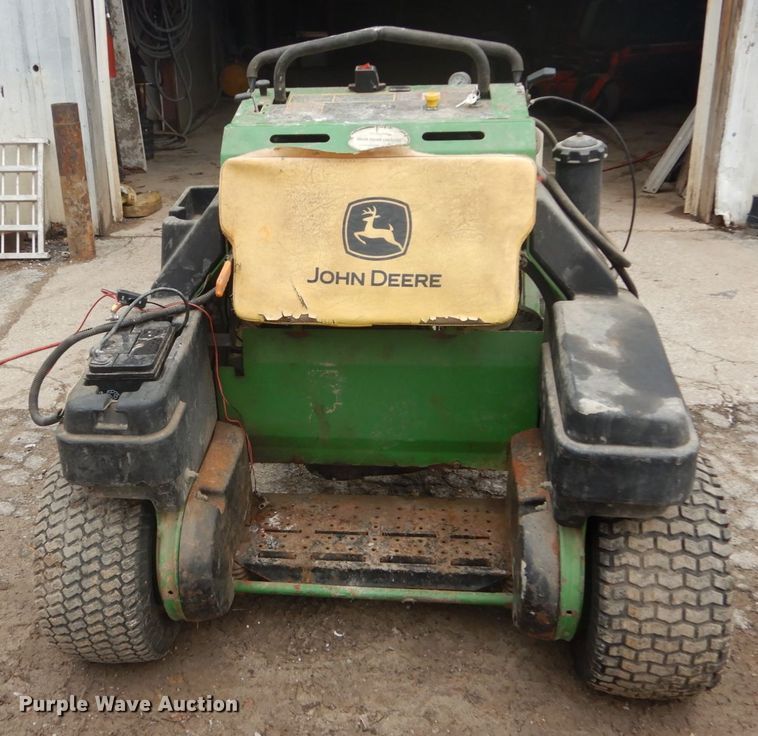 image for item GB9874 John Deere fertilizer sprayer