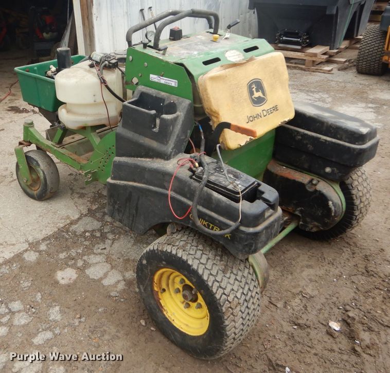 image for item GB9874 John Deere fertilizer sprayer