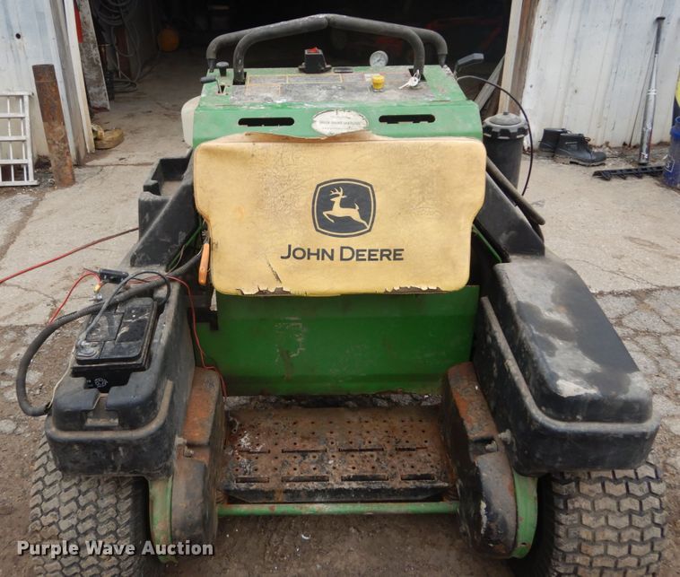 image for item GB9874 John Deere fertilizer sprayer