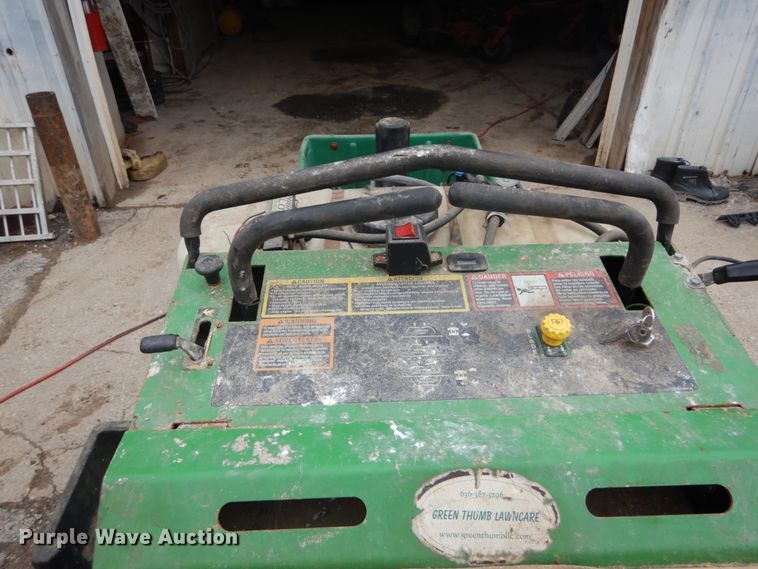 image for item GB9874 John Deere fertilizer sprayer