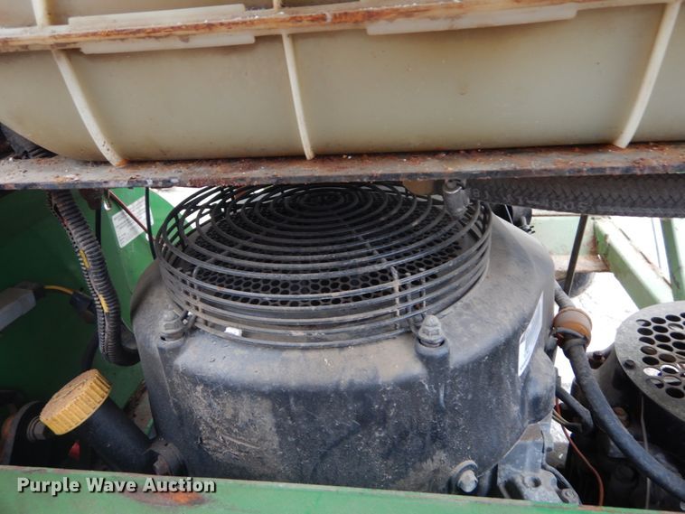 image for item GB9874 John Deere fertilizer sprayer