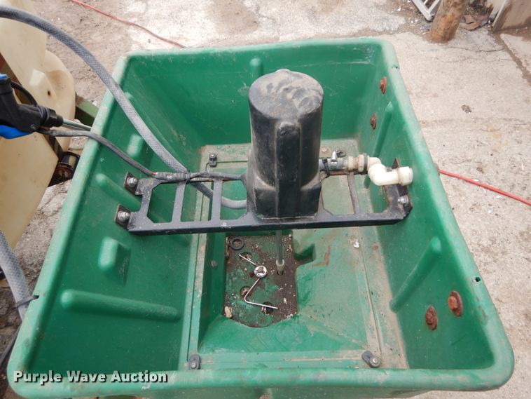 image for item GB9874 John Deere fertilizer sprayer