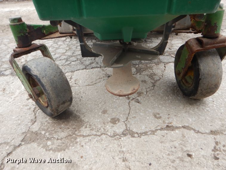 image for item GB9874 John Deere fertilizer sprayer