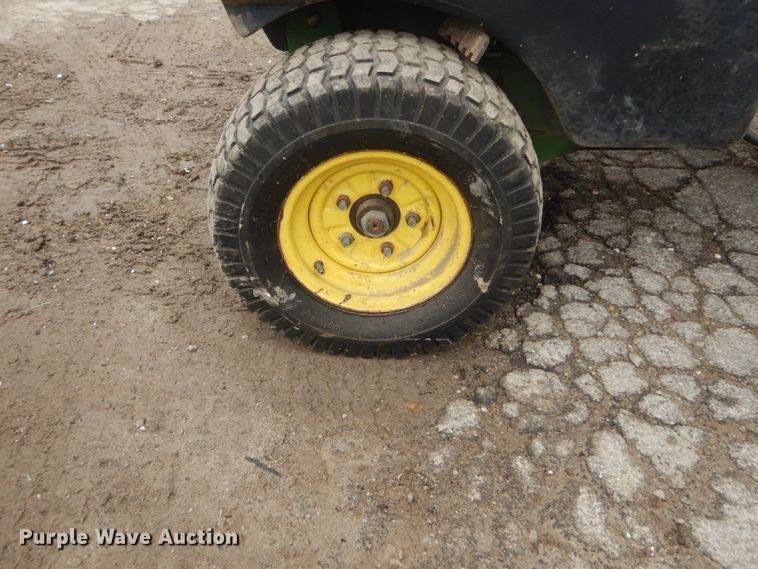 image for item GB9874 John Deere fertilizer sprayer