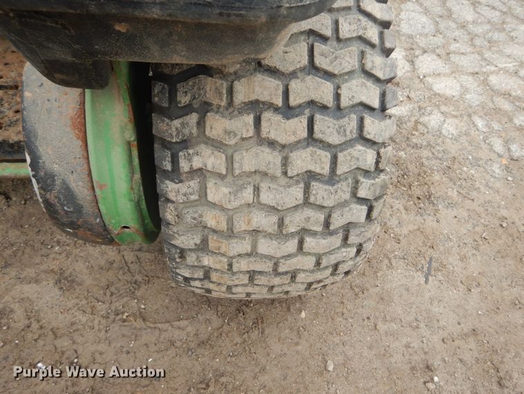 image for item GB9874 John Deere fertilizer sprayer