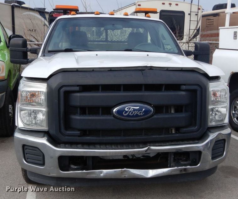 image for item GB9878 2013 Ford F250 Super Duty  utility bed pickup truck