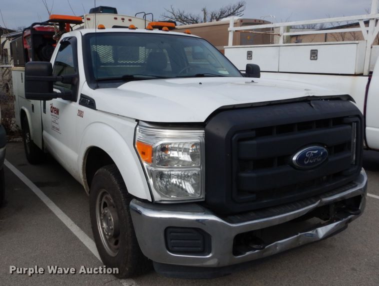 image for item GB9878 2013 Ford F250 Super Duty  utility bed pickup truck