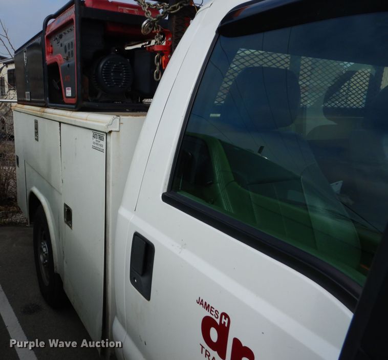 image for item GB9878 2013 Ford F250 Super Duty  utility bed pickup truck