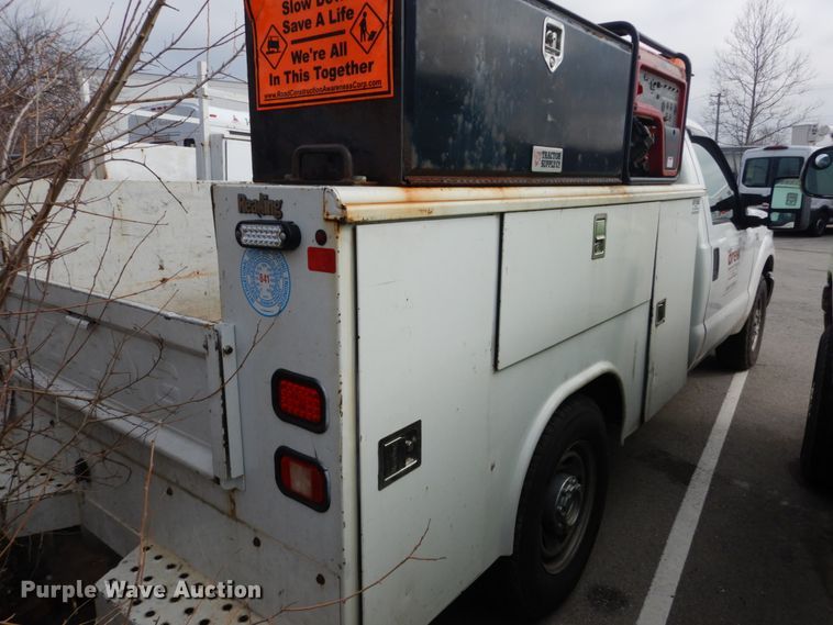 image for item GB9878 2013 Ford F250 Super Duty  utility bed pickup truck