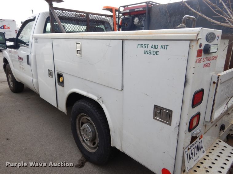 image for item GB9878 2013 Ford F250 Super Duty  utility bed pickup truck