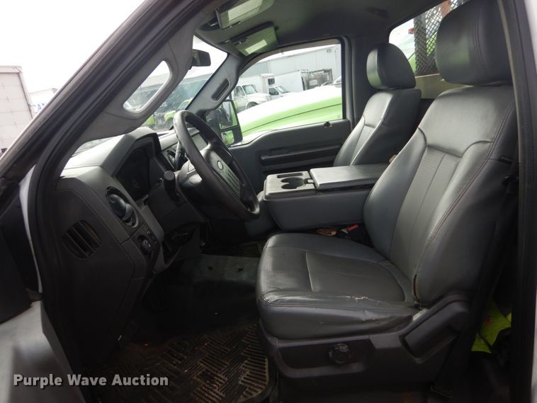 image for item GB9878 2013 Ford F250 Super Duty  utility bed pickup truck