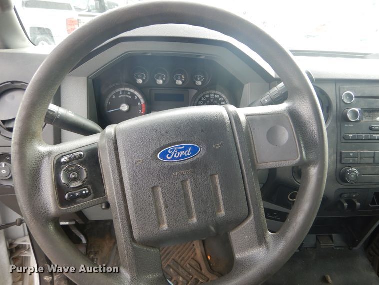 image for item GB9878 2013 Ford F250 Super Duty  utility bed pickup truck