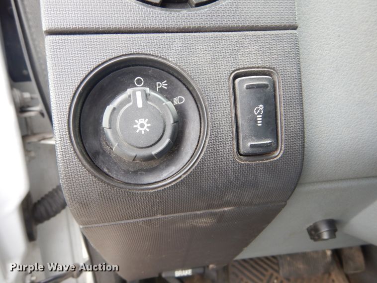 image for item GB9878 2013 Ford F250 Super Duty  utility bed pickup truck