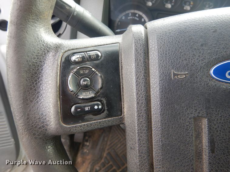 image for item GB9878 2013 Ford F250 Super Duty  utility bed pickup truck