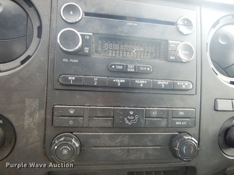 image for item GB9878 2013 Ford F250 Super Duty  utility bed pickup truck