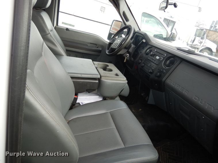 image for item GB9878 2013 Ford F250 Super Duty  utility bed pickup truck