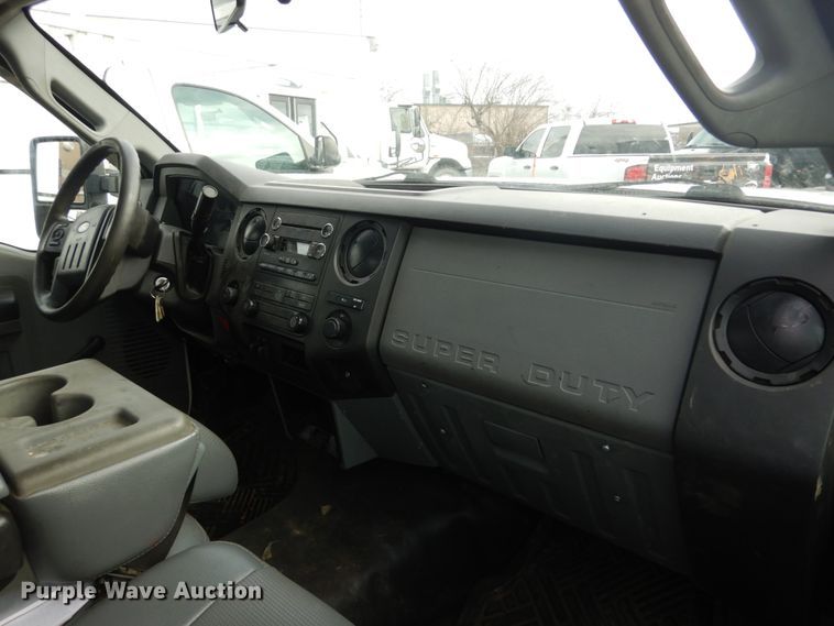 image for item GB9878 2013 Ford F250 Super Duty  utility bed pickup truck