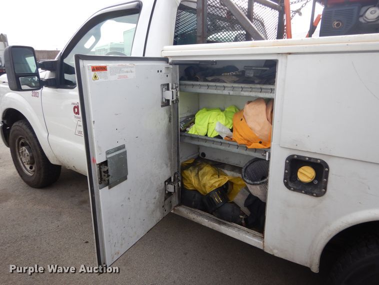 image for item GB9878 2013 Ford F250 Super Duty  utility bed pickup truck